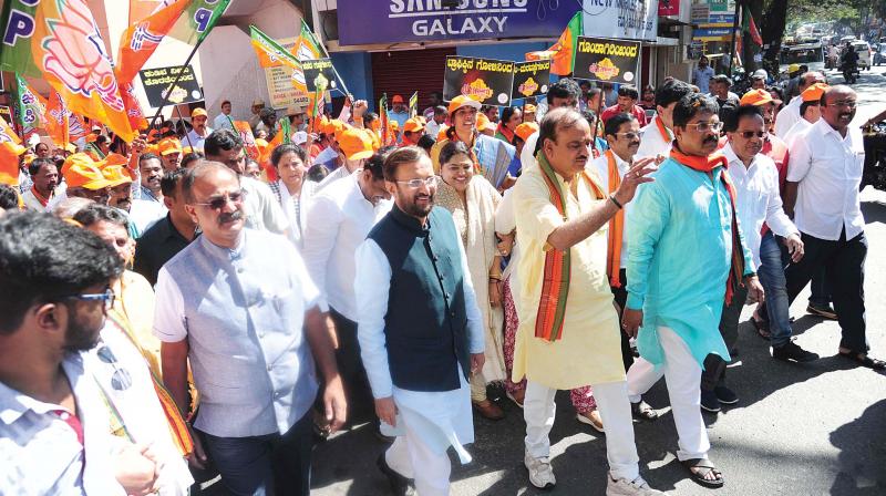 BJP workers led by Union ministers Prakash Javadekar and H.N. Ananth Kumar take out a march in Bengaluru on Friday as part of partys Save Bengaluru  campaign. (Photo: DC)
