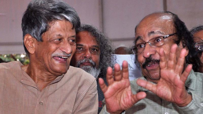 Marathi-English novelist  Kiran Nagarkar shares a light moment with writer K. Satchidanandan. (Photo: DC)