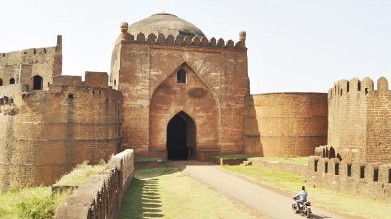 This district, where every inch of land breathes history, is witnessing a drastic change after the Ajatashatru of Karnataka politics, former CM Dharam Singh, passed away a few months ago leaving a yawning gap  which the Congress has been finding hard to fill.