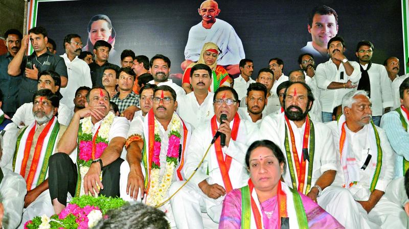 Expelled Congress MLAs Komatireddy Venkat Reddy and Sampath Kumar sit on a hunger strike along with suspended MLAs at Gandhi Bhavan. Party leaders and activists are also seen. (Photo: DC)