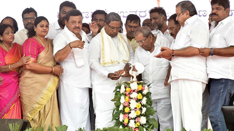 CM Siddaramaiah inaugurates development projects in Davangere on Tuesday.