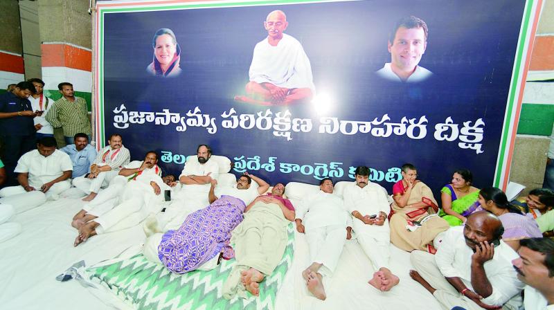 TPCC president N. Uttam Kumar Reddy participates along with wife MLA Padamavathi Reddy and CLP leader K. Jana Reddy as MLAs Komatireddy Venkata Reddy, S.A. Sampath Kumar continue their hunger strike at Gandhi Bhavan. (Photo: P. Anil kumar )