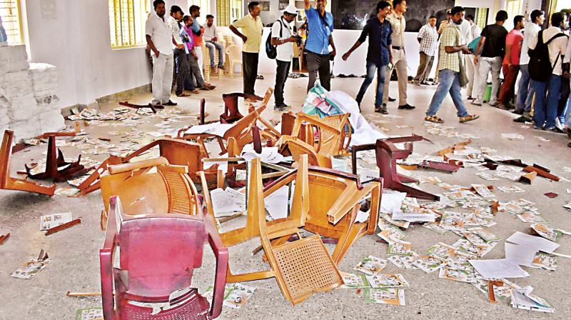 Congress workers ransack party office in Mandya.