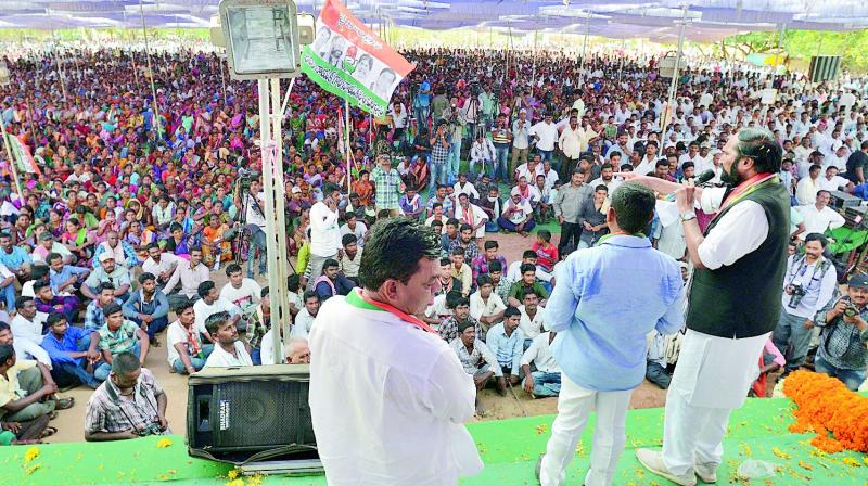 Telangana Congress president N. Uttam Kumar Reddy addresses a meeting in Pinapaka Constituency in Manuguru Town on Tuesday. (Photo: P. Anil kumar)