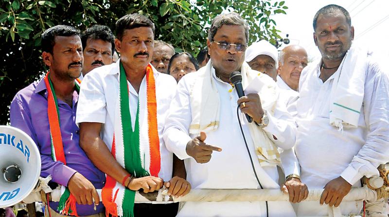 Chief Minister Siddaramaiah campaigns in Chamundeshwari constituency in Mysuru district on Wednesday. (Photo: KPN)