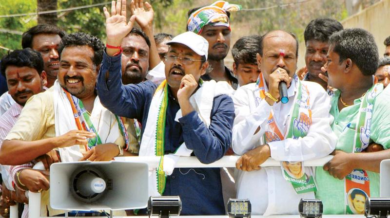 Congress candidate Yathindra Siddaramaiah  campaigns at Varuna in Mysuru on Monday. (Photo: KPN)