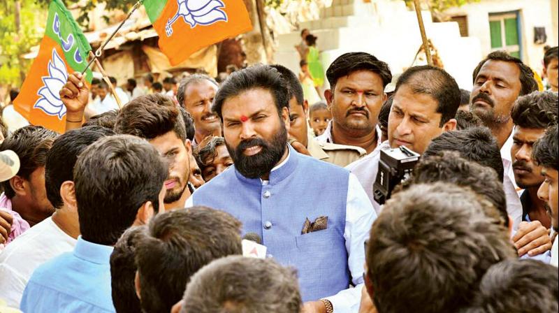 Ramulu steps up campaign, woos Kurubas