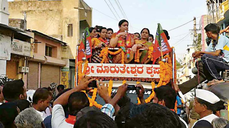 In Badami, Smriti weighs in for Sriramulu, offers waiver for weavers