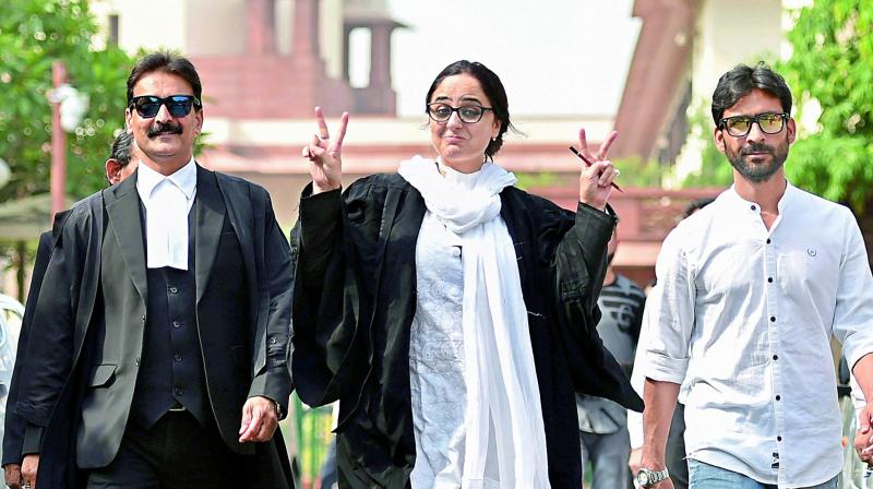 Kathua rape victims lawyer Deepika Singh Rajawat, shows victory sign after Supreme Court directs fast-track trial and transfer of Kathua gangrape and murder case to Pathankot in New Delhi on Monday. (Photo: PTI)