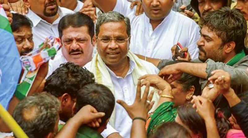 Former CM Siddaramaiah on his way to take part in a protest march against Governor Vajubhai Valas invitation to BJP to form government, in Bengaluru, on Friday. (Photo: DC)