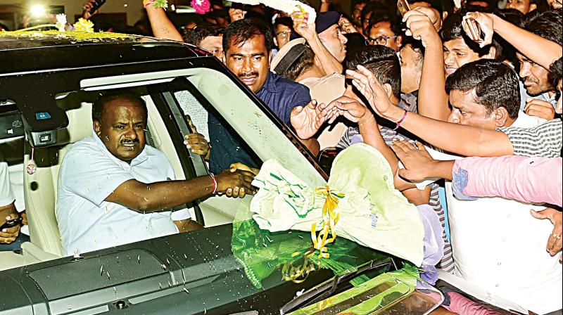 JDLP leader H.D. Kumaraswamy visits Adichunchanagiri Math Vijayanagar in Bengaluru on Saturday. (Photo: KPN)
