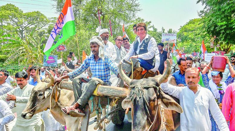 UPCC president Raj Babbar leads party workers in protest for â€œVishwasghat Divasâ€ on completion of Modi governments four years in office, in Lucknow, on Saturday.	 (Photo: PTI)