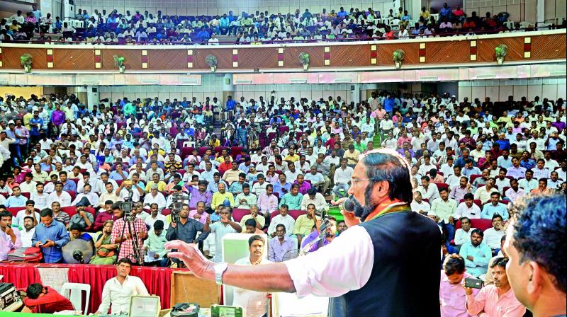 TPCC president N. Uttam Kumar Reddy addresses the gathering at the Journalist Garjana (TUWJ) in Hyderabad on Monday. (Photo: DC)