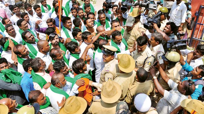 BJP leaders take out a protest march in Koppal on Monday in response to partys state bandh call. (Photo: KPN)