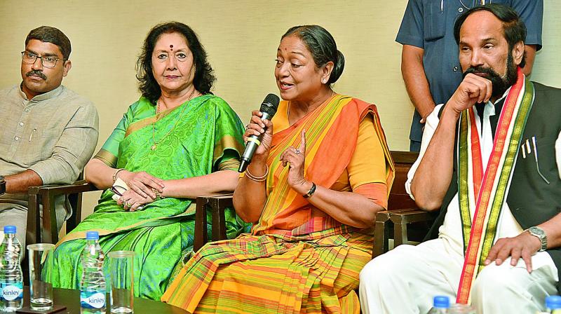 Former Lok Sabha Speaker Meira Kumar (right) addresses media persons in Hyderabad on Monday as state Congress leader J. Geeta Reddy looks on. (Photo: DC)