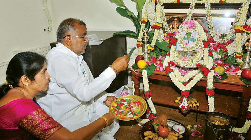 G.T. Deve Gowda offers a pooja at his office in Vidhana Soudha before assuming office as Higher Education Minister on Friday. (Photo: DC)