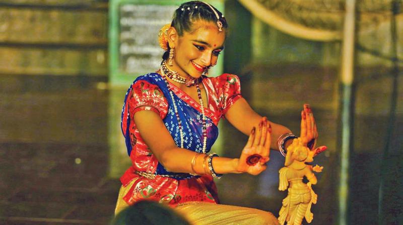 It uses a symphony of Miras nine bhajans and Kathak dance moves to illustrate the seven stages of her life  from her falling in love with a statue of Lord Krishna to her union with the gods.