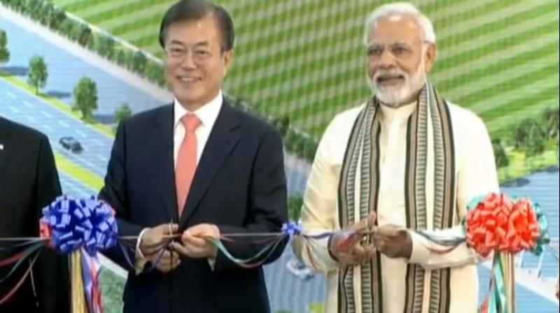 PM Narendra Modi and South Korean President Moon Jae-in jointly inaugurate Samsung factory in Noida (Photo: @BJP4India/Twitter)