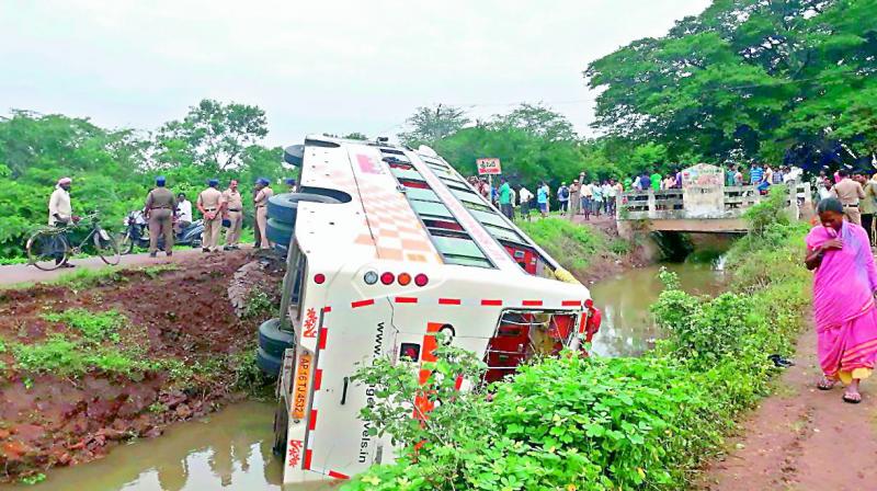 Five of the passengers sustained injuries and were taken to a hospital in nearby Gudivada.