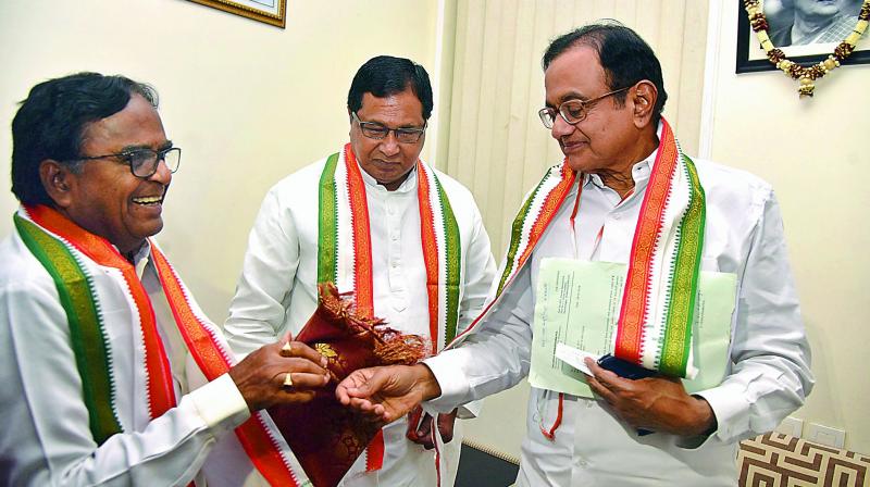 Senior Congress leader P. Chidambaram and party MLA Jana Reddy at Gandhi Bhavan in Hyderabad on Saturday.   (Image: S. Surender Reddy)