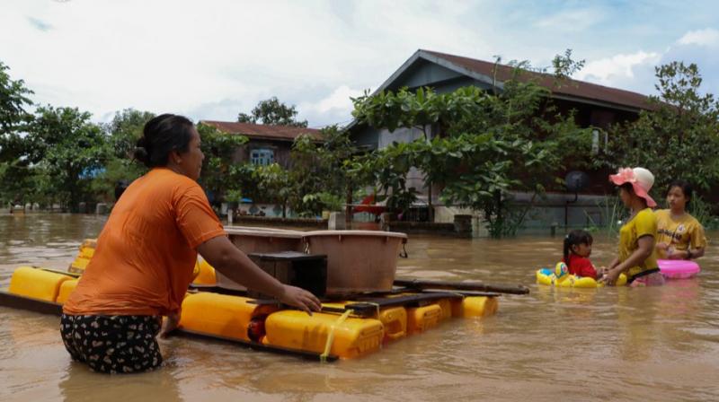 The floods have sent panicked residents fleeing for dry ground with children perched on their shoulders and few belongings in tow. (Photo: AFP/Twitter)