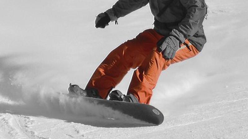 The most common skiing and snowboarding injuries are to the spine, pelvis, shoulder, wrist, hands, knees, foot and ankle. (Photo: Pixabay)