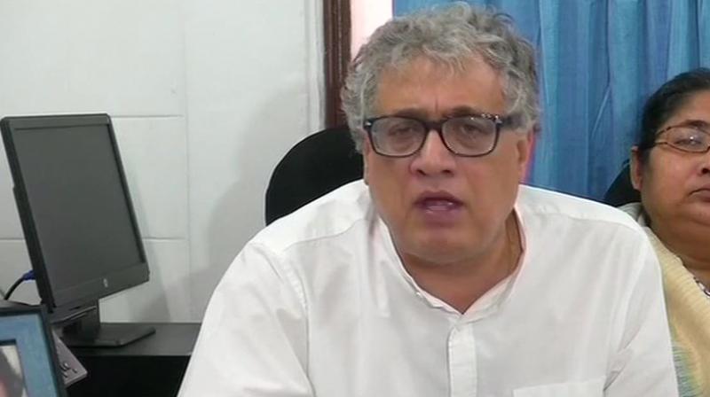 TMC MP Derek OBrien said, This is our democratic right to meet people, this is a super emergency like situation. (Photo: Twitter | ANI)