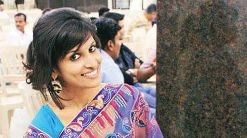 Gaanam Nair, a resident of Virugambakkam, had left home around 11 am to her office in Nungambakkam. She was working as a marketing manager at a salon on Wallace Garden road, Nungambakkam. She was riding a black Honda Activa (TN 09 BU 5199) and was wearing a blue dress, according to relatives.
