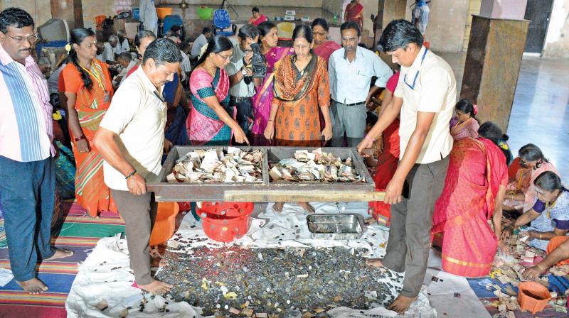 Temple staff at Vadapalani Murugan Temple, filtering the money on Friday in hundis, after demonetisation move.(Photo: DC)