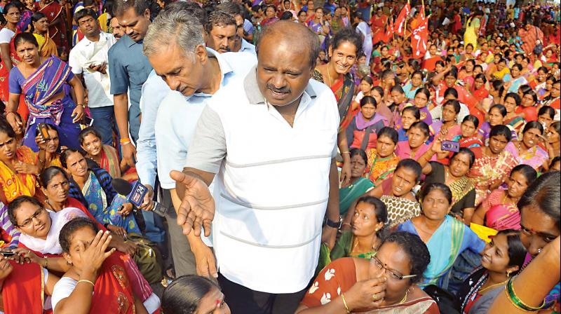 State JD(S) president H.D. Kumaraswamy with the agitating anganawadi workers in Bengaluru on Tuesday