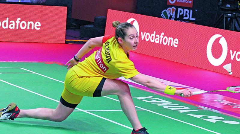 Bengaluru Blasters Kirsty Gilmour en route to her 15-14, 15-8 win over Beiwen Zhang of Mumbai Rockets in their PBL match at Lucknow on Monday.