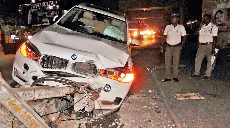 Occupants of a luxury car survived after their car met with an accident on Jawaharlal Nehru road near Kasi  theater on New Years Eve (Photo: DC)