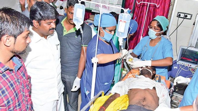 Health Minister C. Vijayabaskar visited Royapettah government hospital to review treatment being given to New Year accident victims, on Monday. (Photo: DC)