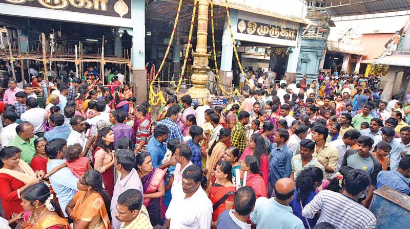 Devotees throng Vadapalani Murugan temple on New Years Day (Photo: DC)