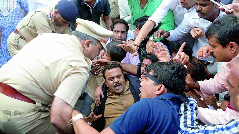 Congress party workers and supporters along with Sanjay Nirupam protest against Narendra Modi in Mumbai on Saturday. (Photo: PTI)