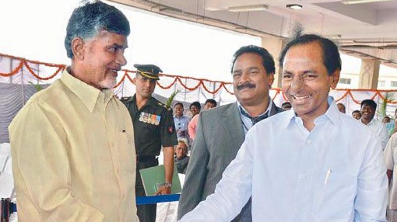 Andhra Pradesh CM N.Chandrababu Naidu and Telangan CM K Chandrasekhar Rao (File photo).