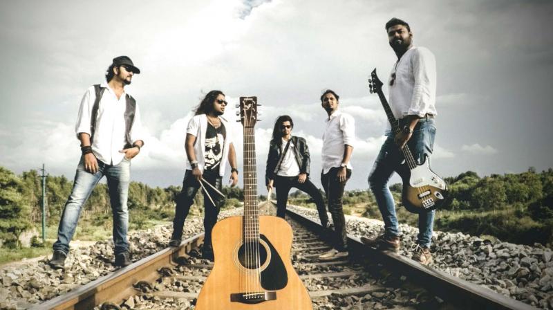 Oxygen On The Rocks which consists of Souvik Chakraborty, Prosenjit Sarkar, Arnab Sengupta, Anish Chakraborty and Dipayan Banik have started their own band in Bengaluru and soon hit it off instantly.