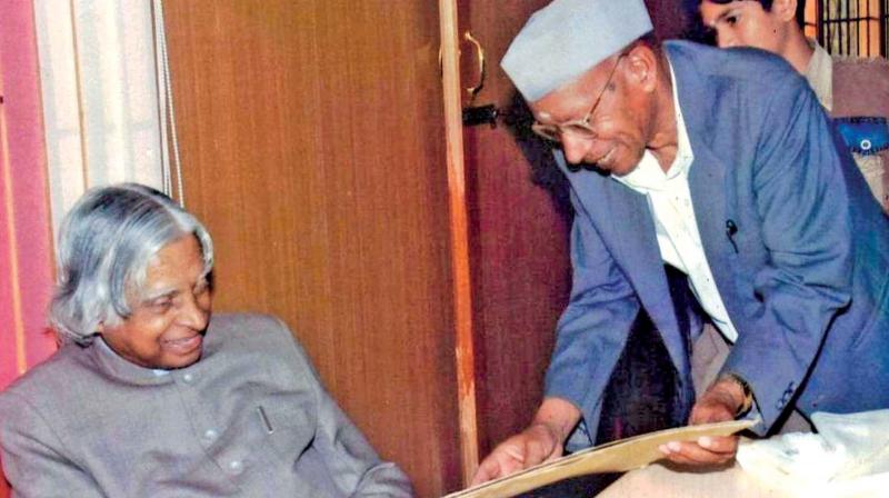 M.N.Bojan having a word with Dr.Abdul Kalam when he visited Ooty in 2008. (Photo: DC)