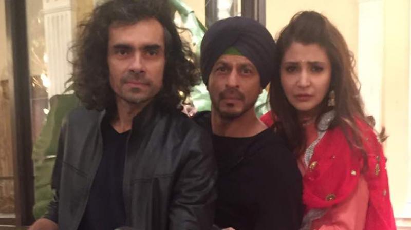 Imtiaz Ali, Shah Rukh Khan and Anushka Sharma on the sets of Jab Harry Met Sejal. (Pic: Twitter/AnushkaSharma)