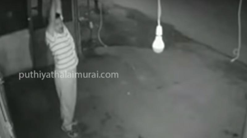 In the video, shared by Tamil news channel Puthiya Thalaimurai TV on YouTube, the man can be seen stealing the bulb in a hilarious manner. (Photo: Video screengrab)
