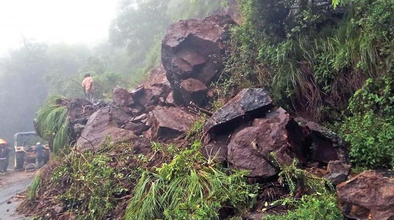 Boulders come down the slopes at Frog hill view point along Gudalur-Ooty road (Image: DC)