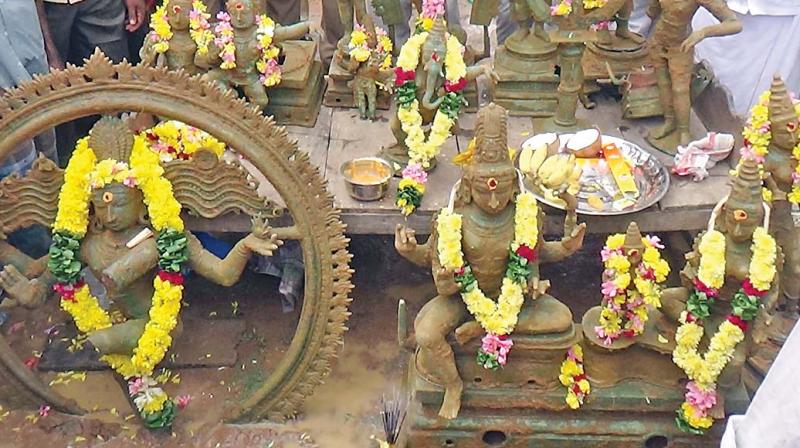 Panchaloha vigrahas unearthed at Pazhanchur near Adirampattinam in Thanjavur district on Saturday. (Photo: DC)