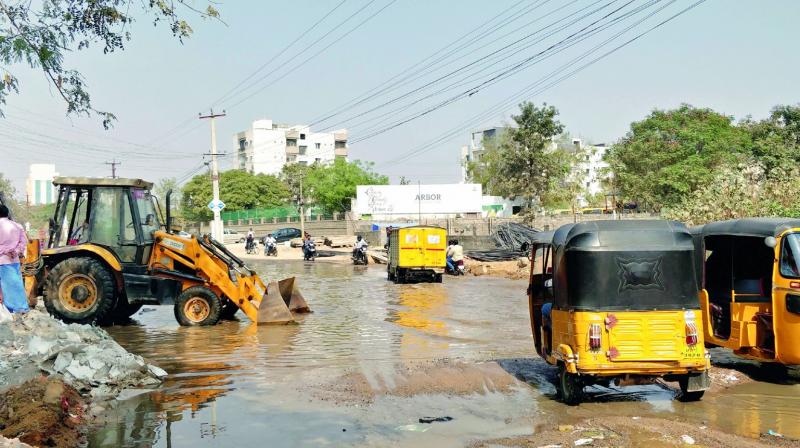 Drain water overflows on to the road at Masjid Banda causing inconvenience to commuters taking the route.