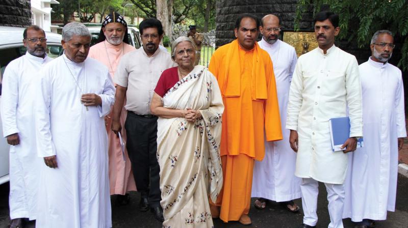 KCBCs anti-liquor front members Fr John Arackal, Archbishop Dr M. Soosa Pakiam, Bishop Joshua Mar Ignathios, Johnson Edayaranmula, poet Sugathakumari, Swami Gururethnam Jnana Thapaswi, Mar Remigiose Inchananiyil, Prasad Kurivilla and Fr Jacob coming out of Raj Bhavan after handing over a memorandum to Governor against liquor ordinance on Friday. (Photo:  DC)