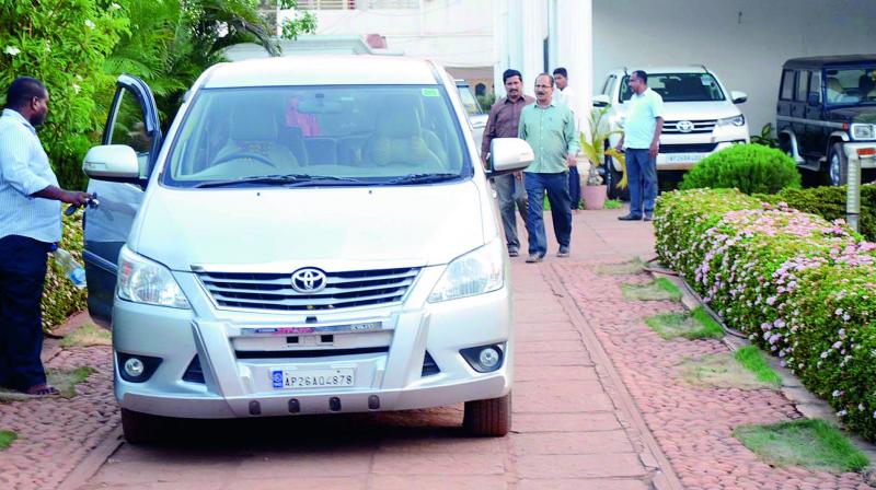 CBI officials seen at the residence of MLC Vakati Narayana Reddy in Nellore city on Friday. (Photo: Deccan chronicle)