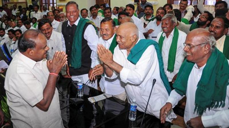 Karnataka Chief Minister H D Kumaraswamy (L) during a meeting with the farmers on the issue of their loan waiver, in Bengaluru on Wednesday. (Photo: PTI)