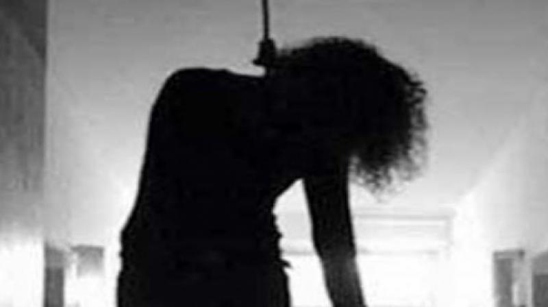 The girl committed suicide in the night by hanging herself from a fan.