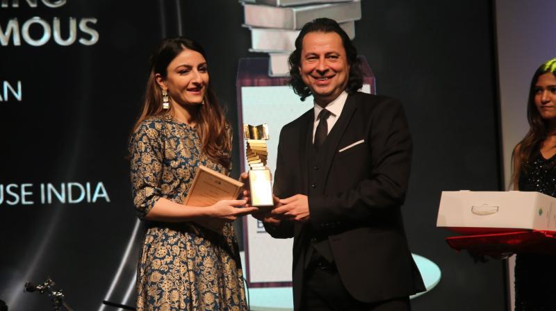 For the first time in the history of Crossword Book Awards, a celebrity dialogue between Gaur Gopal Das and Soha Ali Khan was organised.