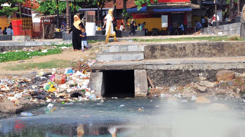 Waste water with filth and dirt of Government General Hospital flow into the sea at Kozhikode beach. (Photo: DC)