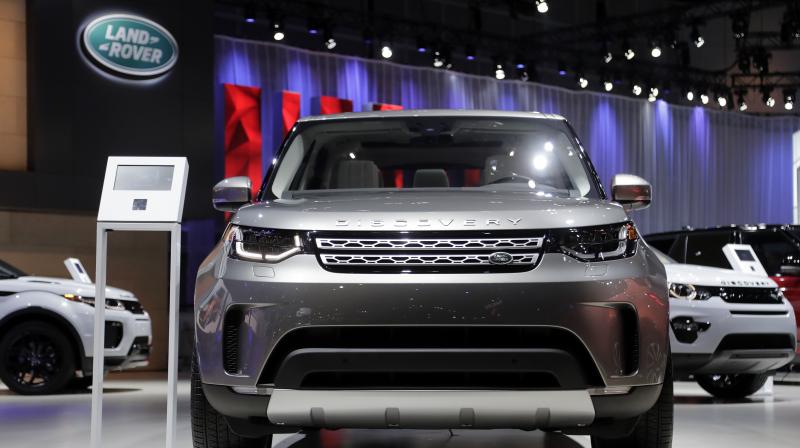 The 2017 Land Rover Discovery is shown during the Los Angeles Auto Show. (Photo:AP)
